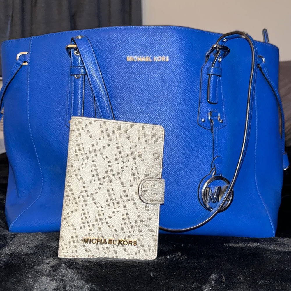 Michael Kors Jet Set Tote Electric Blue Saffiano Leather Purse and Wallet Bundle